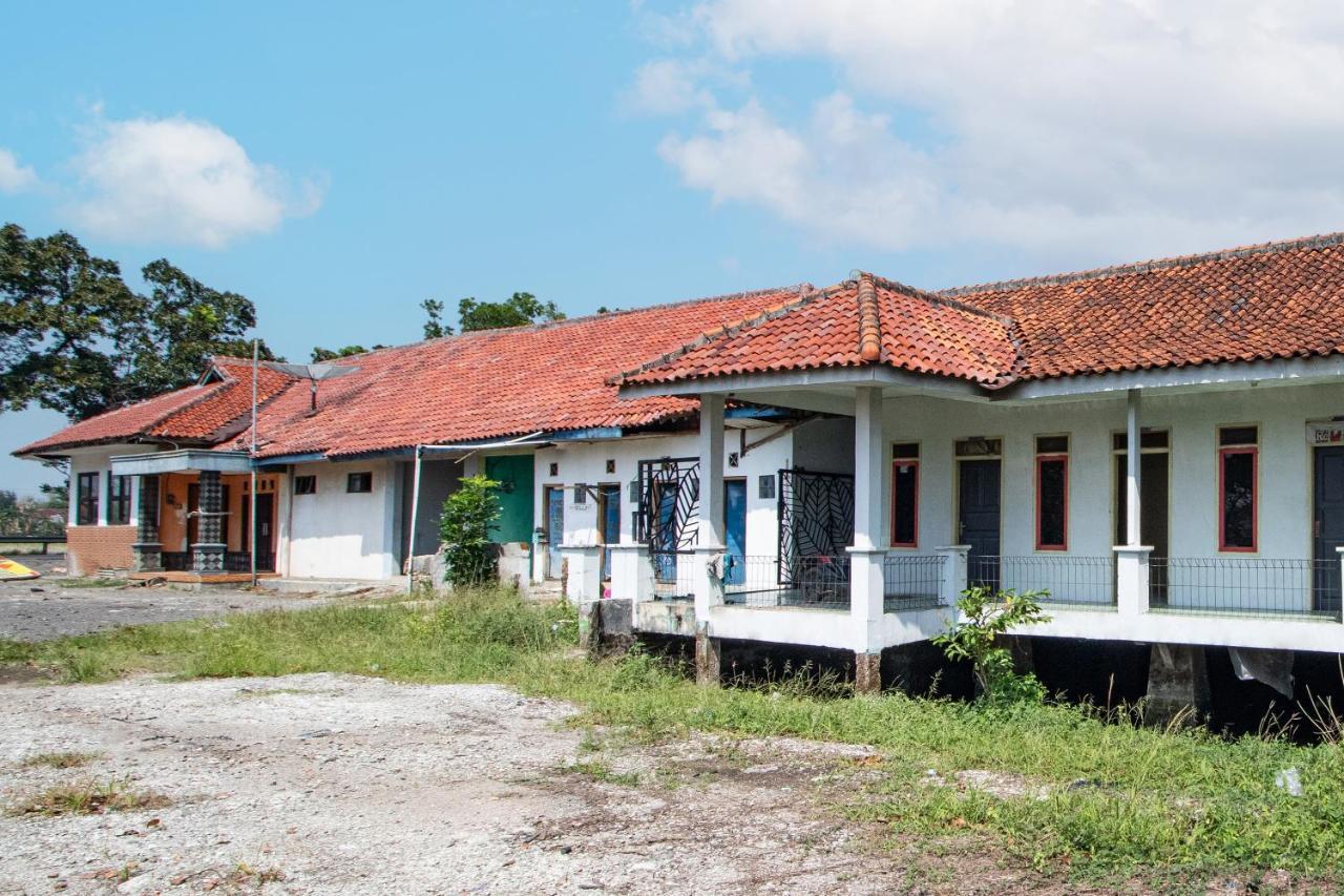 Hotel Spot On 92832 Al Mahira Syariah Majalengka Zewnętrze zdjęcie