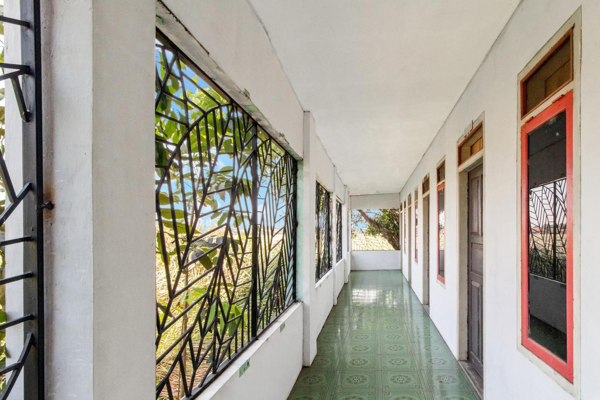 Hotel Spot On 92832 Al Mahira Syariah Majalengka Zewnętrze zdjęcie
